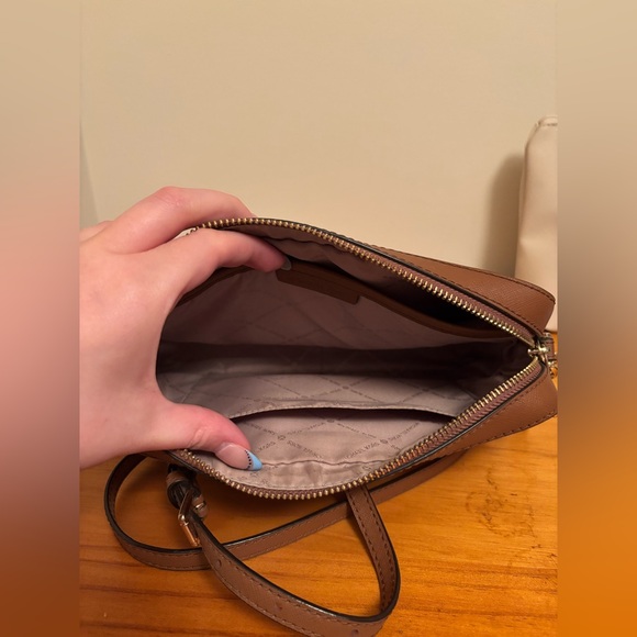 Crossbody Michael Kors purse - Picture 2 of 2